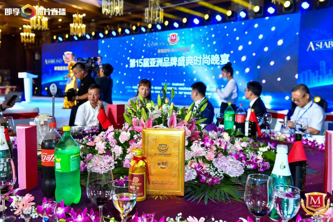 热烈祝贺！董事长老酒荣获亚洲品牌届“奥斯卡”——“亚洲（行业）十大公信力品牌”